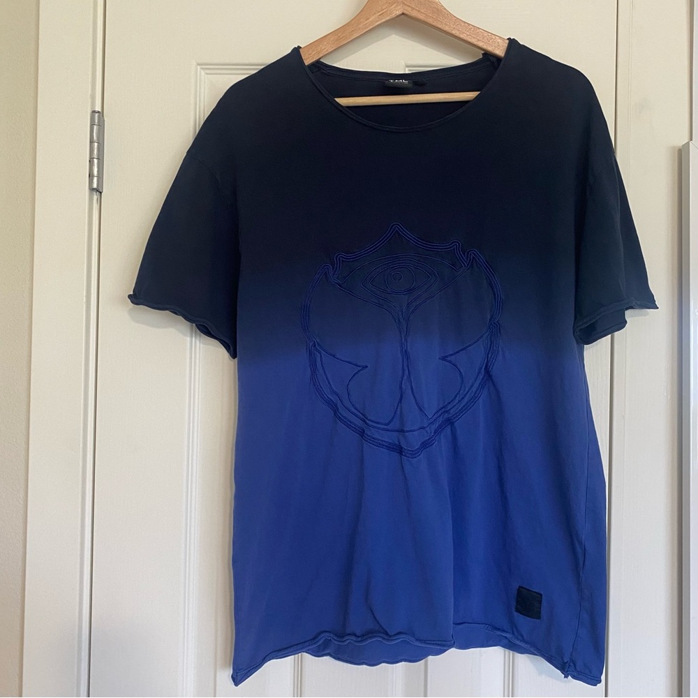 Men’s Gradient Blue T-Shirt with Tomorrowland Design from 2022 event in Belgium.